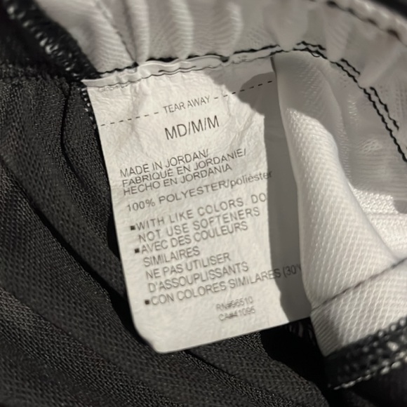 Womens Under Armour Shorts NWOT - Picture 3 of 3